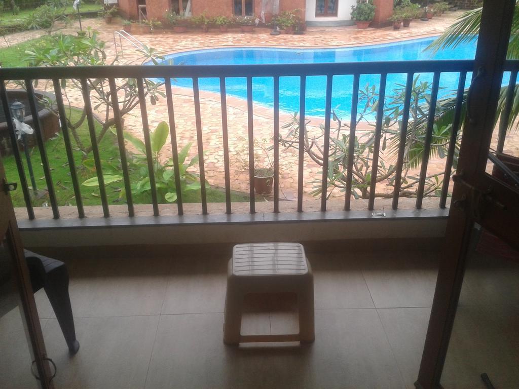 Pool And Garden Facing Apartment In Riviera Foothills Near Baga, 아르포라 객실 사진